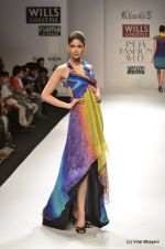 Model walk the ramp for Khushi Z Show at Wills Lifestyle India Fashion Week 2012 day 2 on 7th Oct 2012 (44).JPG
